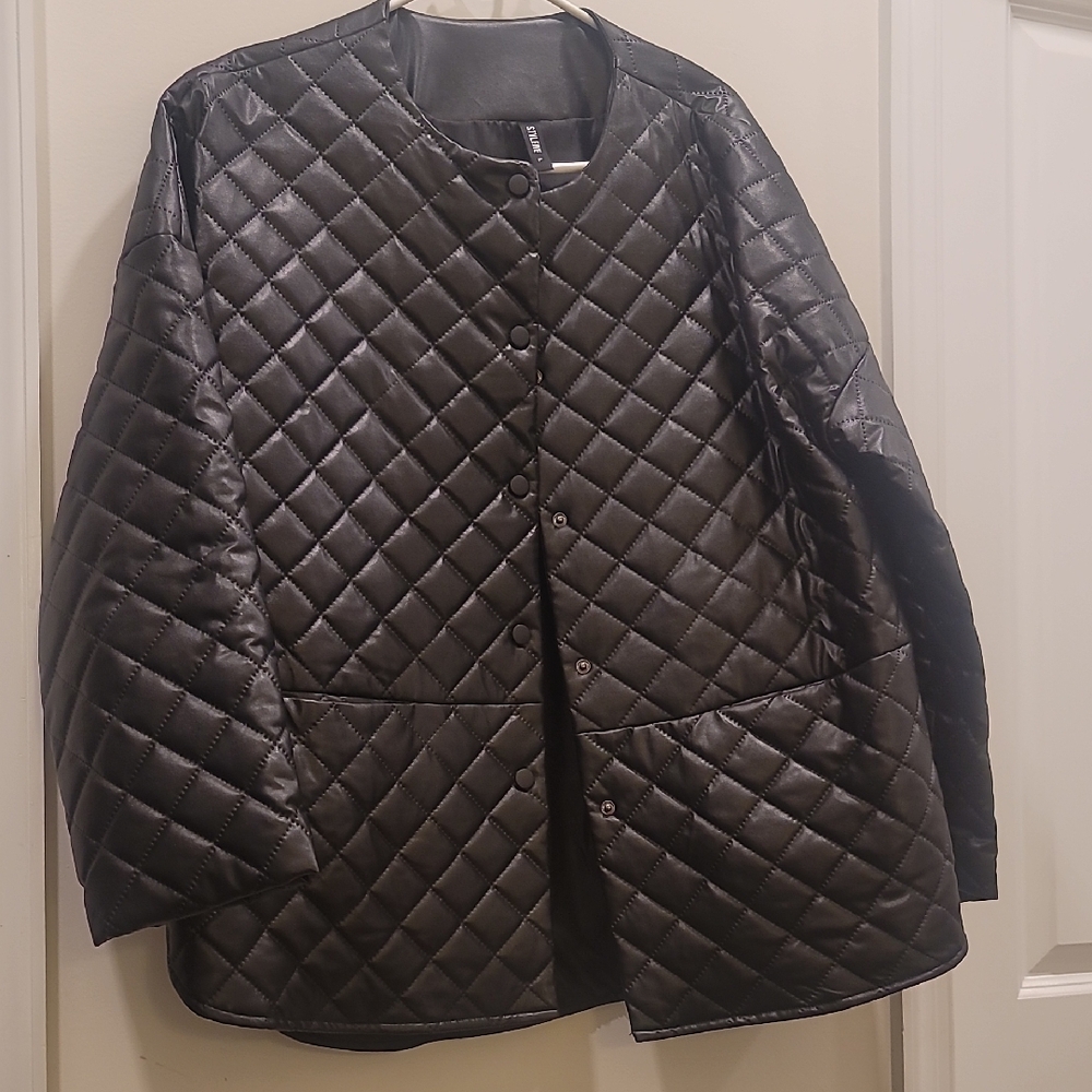 STYLEWE Black Puffer Jacket with Quilted Design